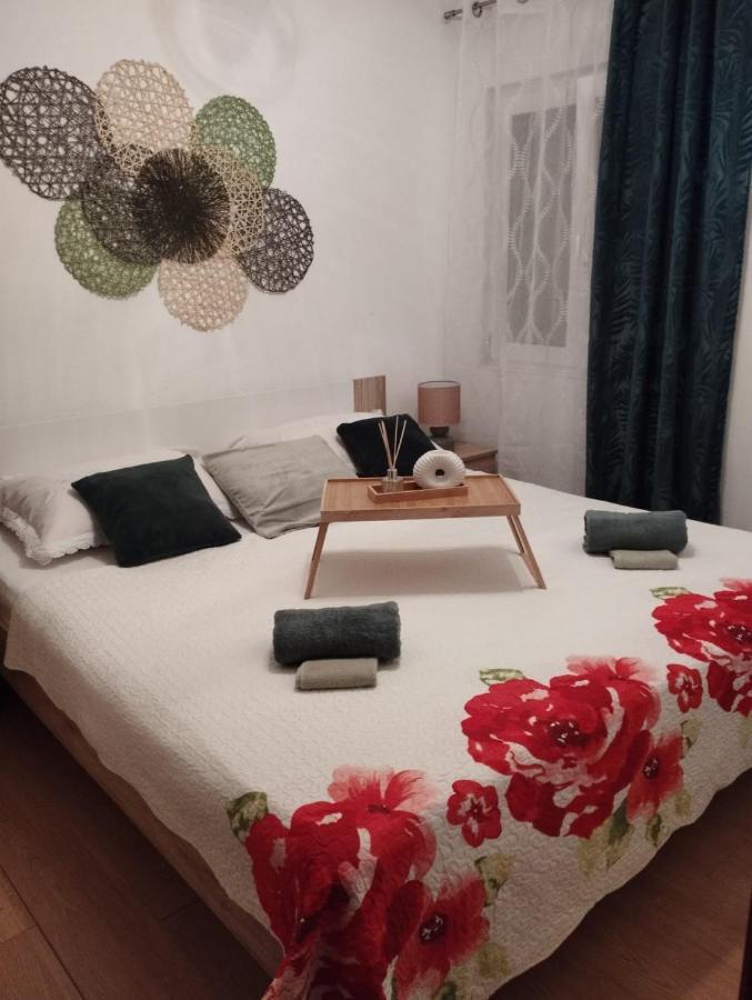 Apartmani Bilic Dugi Rat Exteriér fotografie